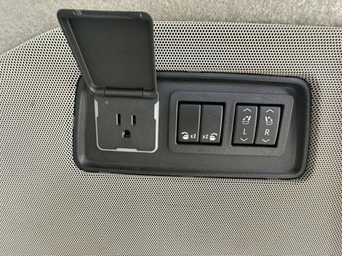 Used 2021 Cadillac Escalade ESV Premium Luxury Platinum image 25