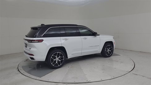 New 2025 Jeep Grand Cherokee Summit image 15