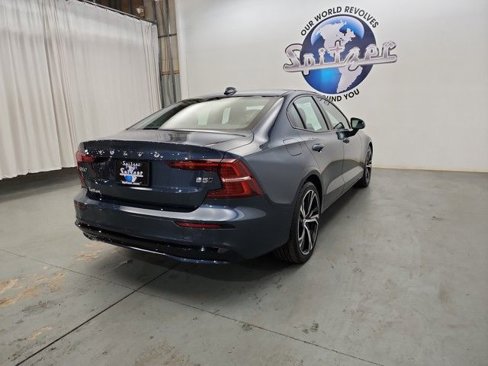 Used 2024 Volvo S60 B5 Core image 10