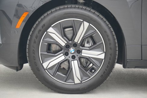 New 2026 BMW iX xDrive45 w/ Premium Package image 5