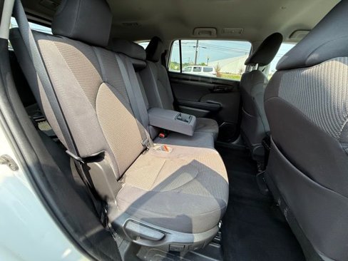 Used 2022 Toyota Highlander L image 28