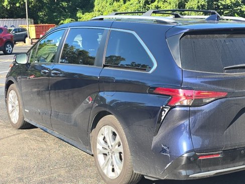 Used 2021 Toyota Sienna Platinum image 6