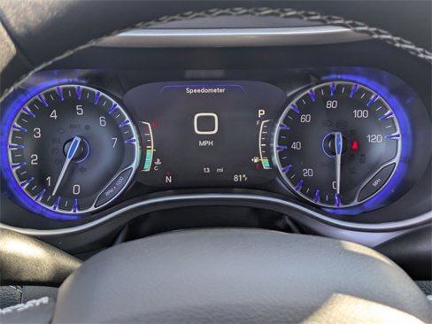 New 2025 Chrysler Pacifica Select w/ Uconnect Theater Family Group image 28