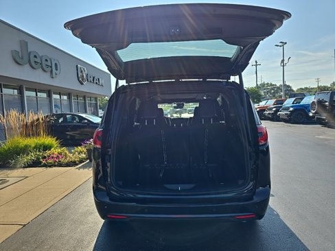 New 2026 Chrysler Pacifica Limited w/ S Appearance Package image 16