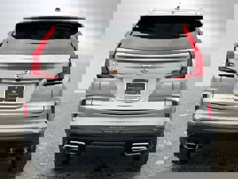Used 2024 Cadillac XT4 Premium Luxury image 6