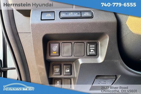 Used 2024 Nissan Frontier SV w/ SV Convenience Package image 18