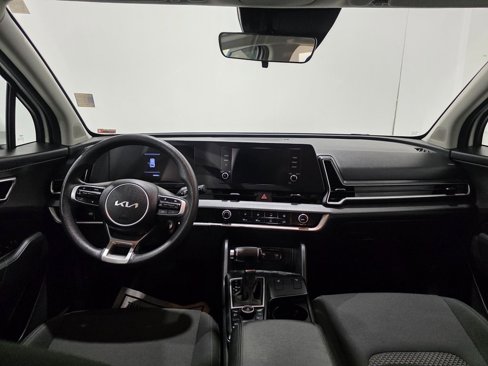Used 2023 Kia Sportage LX image 2