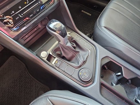 Used 2024 Volkswagen Tiguan SE image 19