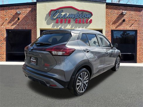 Used 2021 Nissan Kicks SV image 3
