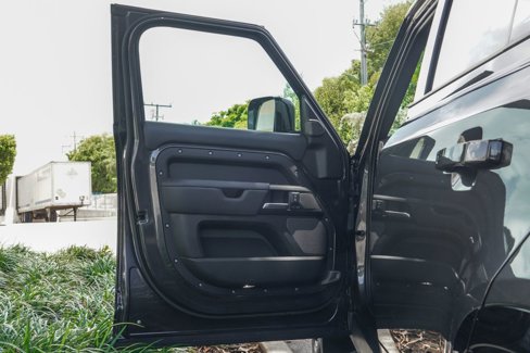 Used 2023 Land Rover Defender 110 image 33