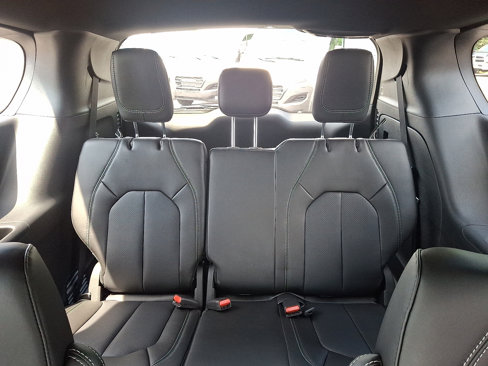New 2025 Chrysler Pacifica Select image 16