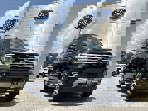 Used 2022 Ford Expedition Max Limited image 3