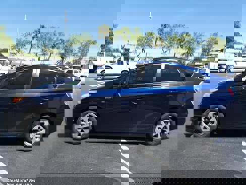 Used 2015 Toyota Prius Two image 10