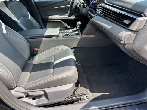 Used 2025 Toyota Camry SE image 13