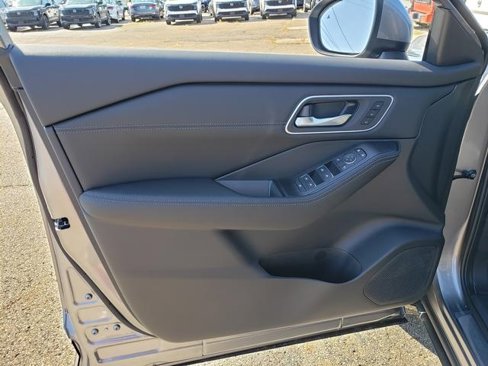New 2026 Nissan Rogue Platinum image 11