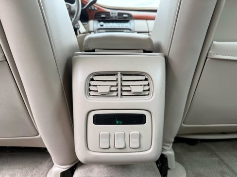 Used 2002 Cadillac De Ville Sedan w/ Comfort/Convenience Pkg image 17