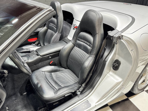 Used 2002 Chevrolet Corvette Convertible w/ Preferred Equipment Group2 image 39