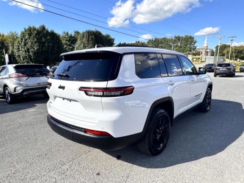 Used 2024 Jeep Grand Cherokee L Laredo image 6