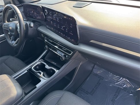 Used 2025 Chevrolet Traverse LT w/ Enhanced Driving Package image 5