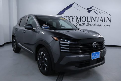 Used 2025 Nissan Kicks SV image 1