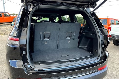 New 2025 Jeep Grand Cherokee L Altitude image 18