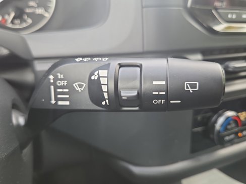 Used 2025 Nissan Pathfinder S image 31