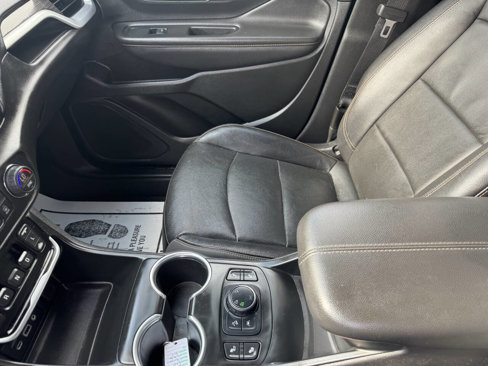Used 2021 GMC Terrain SLT w/ Elevation Edition image 12
