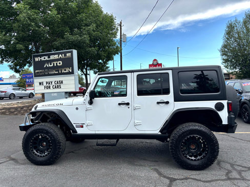Used 2018 Jeep Wrangler Unlimited Rubicon w/ Connectivity Group image 2