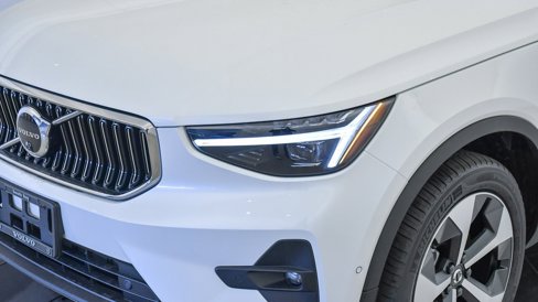 New 2025 Volvo XC40 B5 Plus w/ Protection Package Premier image 9
