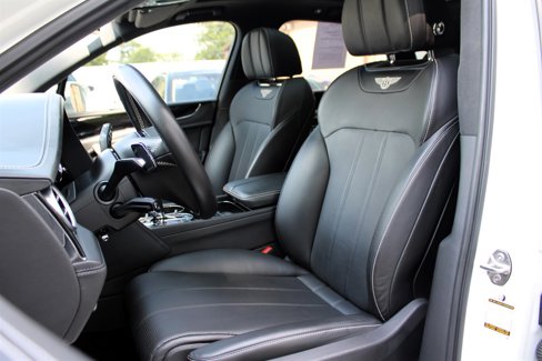 Used 2018 Bentley Bentayga image 24