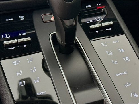 Certified 2024 Porsche Macan image 18