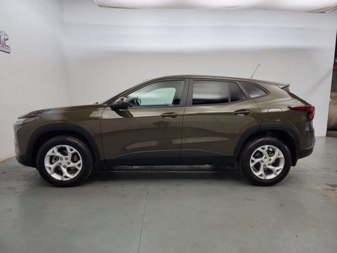 Used 2024 Chevrolet Trax LS w/ LS Convenience Package image 6