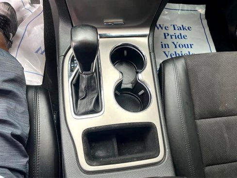 Used 2021 Jeep Grand Cherokee Laredo X image 13