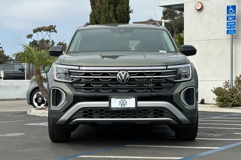 New 2025 Volkswagen Atlas Peak Edition SE image 3