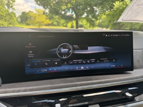 Used 2025 BMW X7 xDrive40i w/ M Sport Package image 84