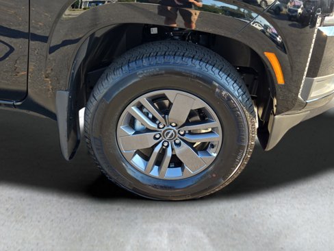 Used 2025 Nissan Frontier SV image 9