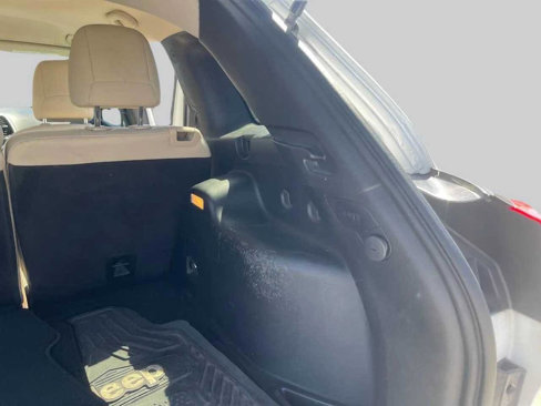 Used 2018 Jeep Cherokee Latitude image 32