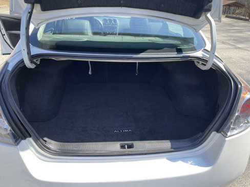 Used 2011 Nissan Altima 3.5 SR w/ 3.5SR Premium Pkg image 16