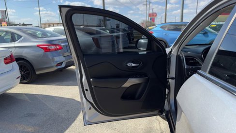Used 2020 Jeep Cherokee Limited w/ Luxury Group image 19