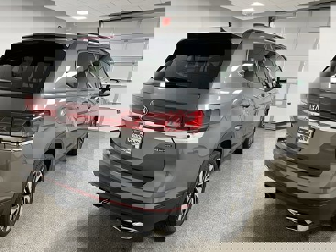 Used 2024 Volkswagen Atlas SE image 12