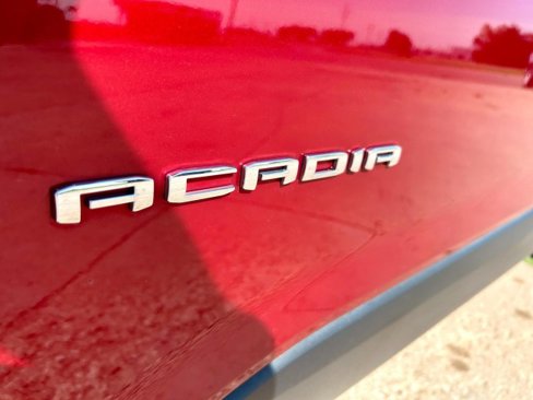 Used 2023 GMC Acadia SLE w/ Driver Convenience Package image 9