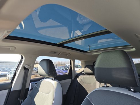 New 2025 Volkswagen Taos SE image 10