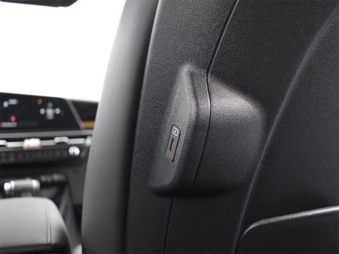 New 2025 Kia Niro EX image 14