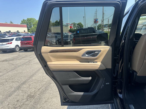 Used 2021 Chevrolet Tahoe Premier w/ Premium Package image 16