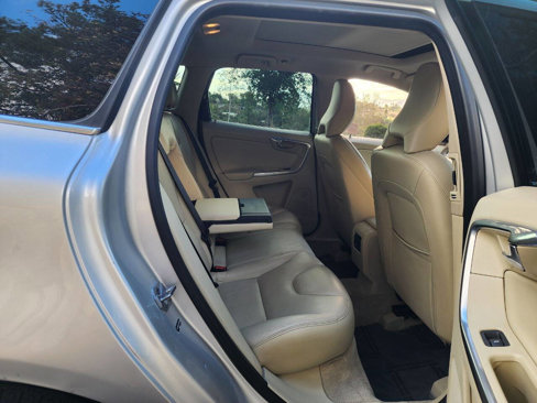 Used 2016 Volvo XC60 T5 Premier w/ Proximity Package image 30