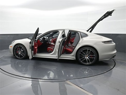 Certified 2021 Porsche Panamera GTS image 26