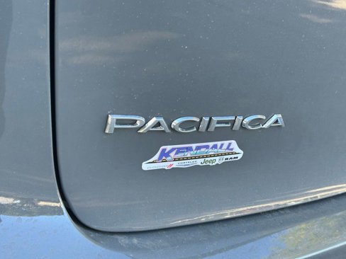 New 2025 Chrysler Pacifica Select image 17