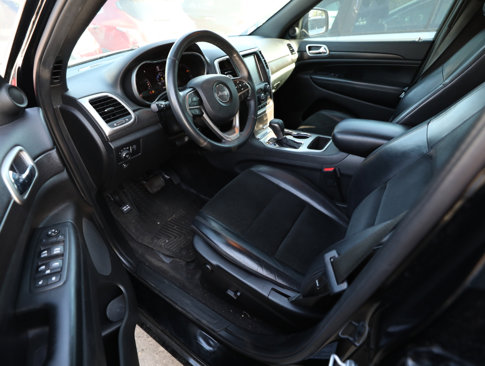 Used 2017 Jeep Grand Cherokee Limited image 16