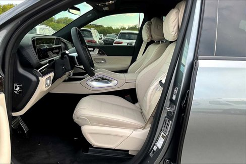 New 2026 Mercedes-Benz GLS 580 4MATIC image 9