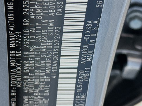 Used 2025 Toyota Camry SE image 12